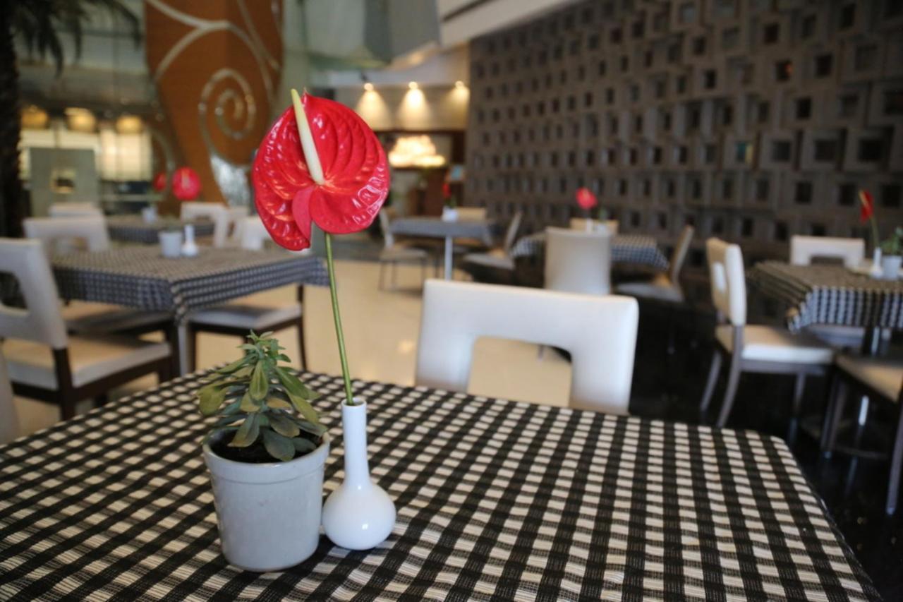 The Regenza By Tunga Hotell Navi Mumbai Exteriör bild
