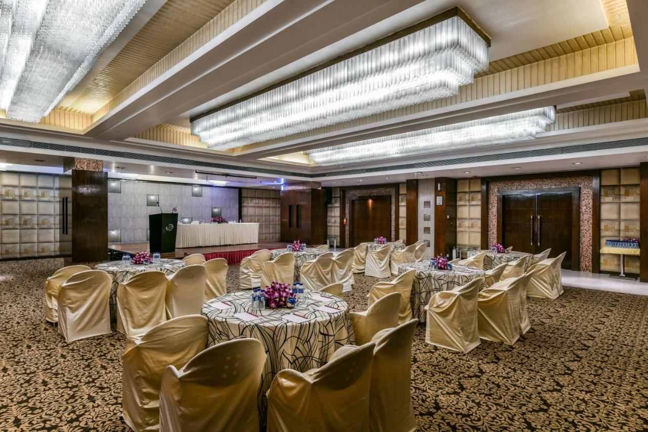 The Regenza By Tunga Hotell Navi Mumbai Exteriör bild