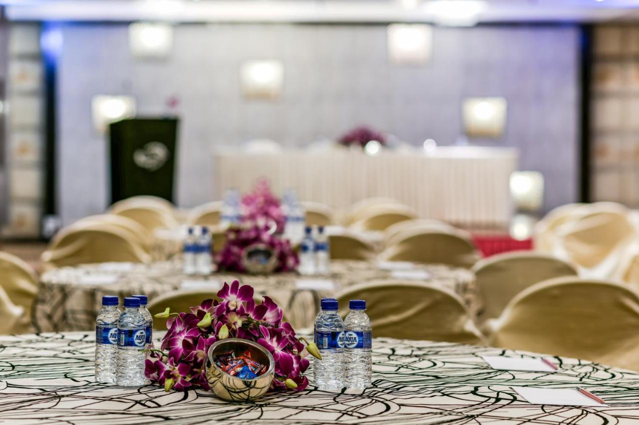The Regenza By Tunga Hotell Navi Mumbai Exteriör bild